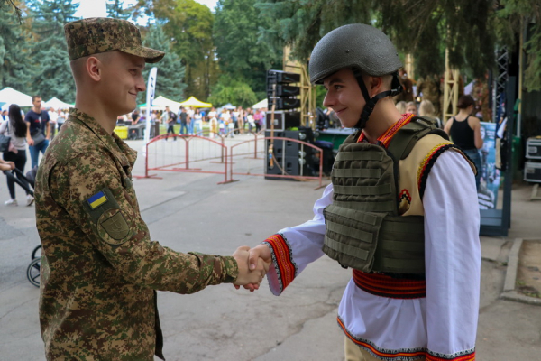 Вінницькі гвардійці дали концерт у День міста
