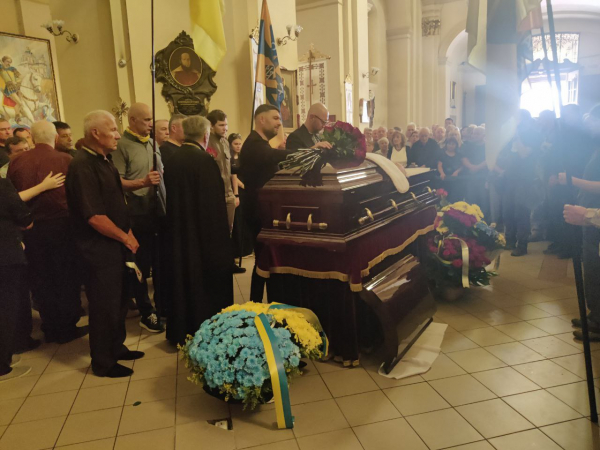 Попрощатися з Парубієм у Львові прийшли Порошенко, Луценко та Турчинов