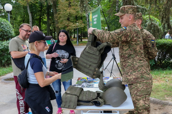 Вінницькі гвардійці дали концерт у День міста