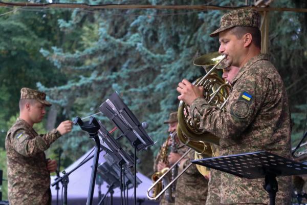 Вінницькі гвардійці дали концерт у День міста