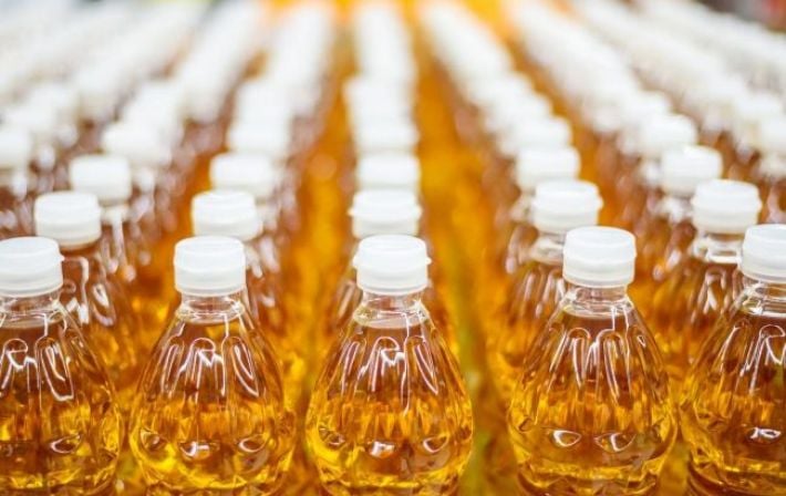 В России зафиксирован резкий спад производства подсолнечного масла: эксперты объяснили связь с войной