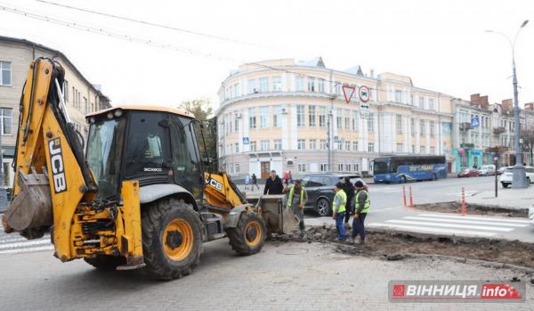 У центрі Вінниці біля облради звужують пішохідний перехід