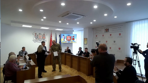 Ветерану війни з Вінниці вручили сертифікат на придбання авто Ветерану війни з Вінниці вручили сертифікат на придбання авто
