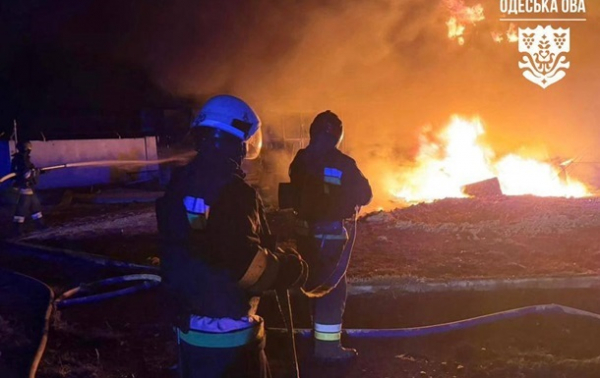 Атака дронів на Одещину: пошкоджено кінний клуб і АЗС Атака дронів на Одещину: пошкоджено кінний клуб і АЗС