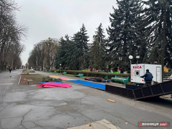 Тюбінг-гірку для поїздок з «вітерцем» встановлюють у центральному парку Вінниці Тюбінг-гірку для поїздок з «вітерцем» встановлюють у центральному парку Вінниці