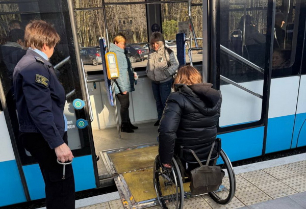 У Вінниці оновлюють зупинку біля трамвайного депо