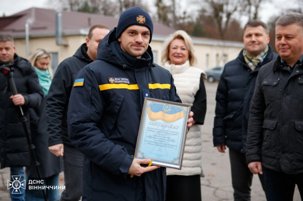 Рятувальникам Вінниці передали п’ять позашляховиків Рятувальникам Вінниці передали п’ять позашляховиків