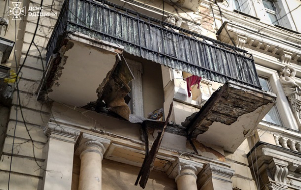 В Одесі обвалився балкон, постраждали дві жінки