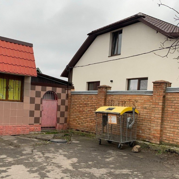 На вулицях Вінниці встановили контейнери для здачі ПЕТ-пляшок На вулицях Вінниці встановили контейнери для здачі ПЕТ-пляшок