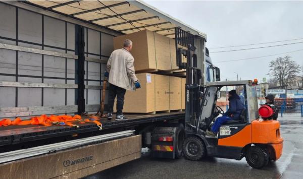 Вінниця передала Балаклії тисячу OSB-плит для ліквідації наслідків обстрілів рф