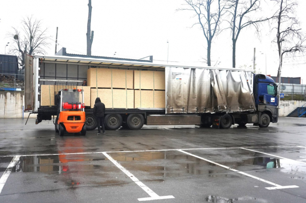 Вінниця передала Балаклії тисячу OSB-плит для ліквідації наслідків обстрілів рф