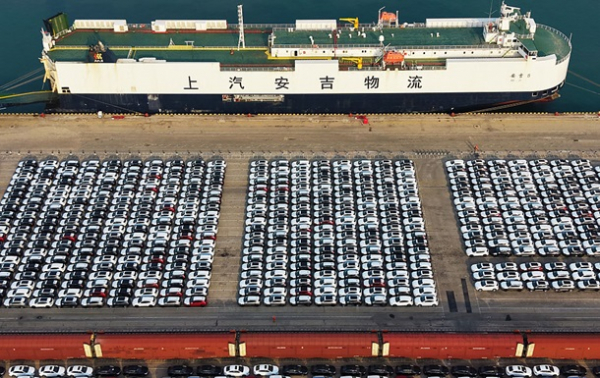 Китай удвічі скоротив постачання авто до Росії