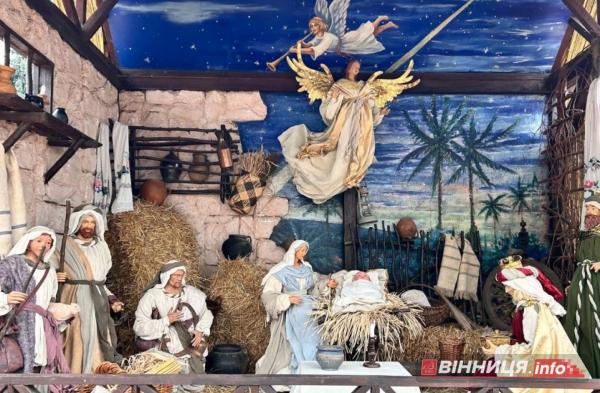 Різдвяний вертеп встановили у центрі Вінниці: фото Різдвяний вертеп встановили у центрі Вінниці: фото