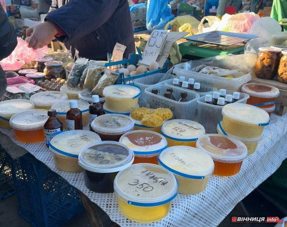 Атмосфера та ціни на вінницькому базарі: у скільки обійдеться святковий стіл 2025