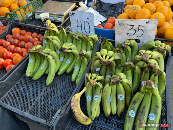Атмосфера та ціни на вінницькому базарі: у скільки обійдеться святковий стіл 2025