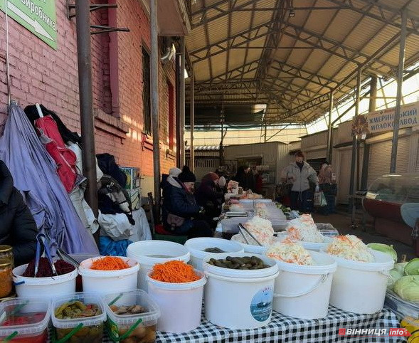Атмосфера та ціни на вінницькому базарі: у скільки обійдеться святковий стіл 2025