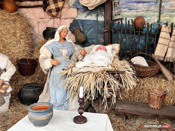 Різдвяний вертеп встановили у центрі Вінниці: фото Різдвяний вертеп встановили у центрі Вінниці: фото