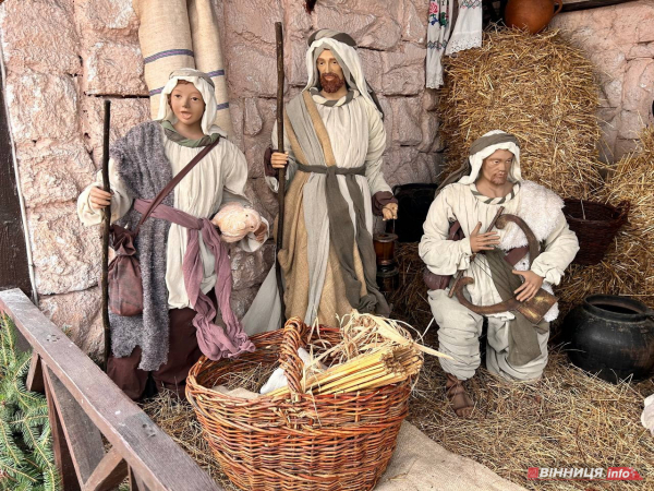 Різдвяний вертеп встановили у центрі Вінниці: фото Різдвяний вертеп встановили у центрі Вінниці: фото