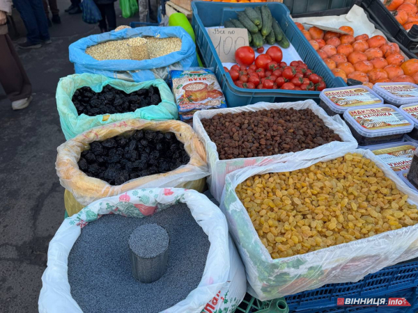 Атмосфера та ціни на вінницькому базарі: у скільки обійдеться святковий стіл 2025