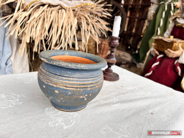 Різдвяний вертеп встановили у центрі Вінниці: фото Різдвяний вертеп встановили у центрі Вінниці: фото