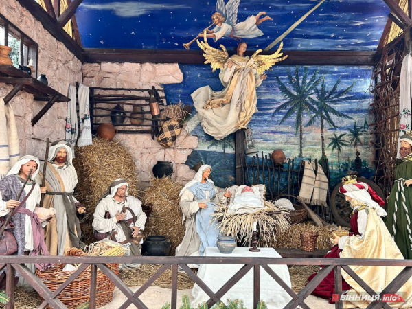 Різдвяний вертеп встановили у центрі Вінниці: фото Різдвяний вертеп встановили у центрі Вінниці: фото
