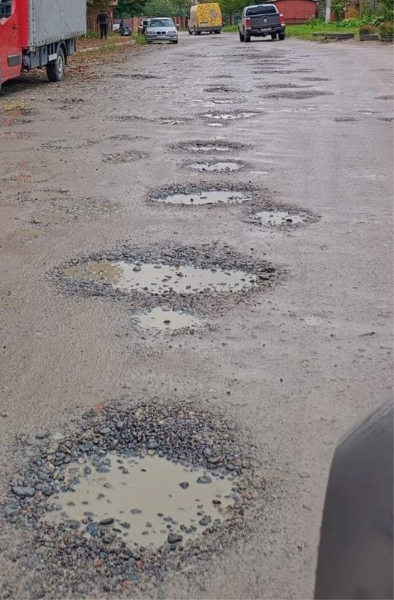 Вінничани просять заасфальтувати дорогу на Старому місті Вінничани просять заасфальтувати дорогу на Старому місті