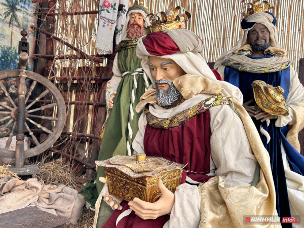 Різдвяний вертеп встановили у центрі Вінниці: фото Різдвяний вертеп встановили у центрі Вінниці: фото