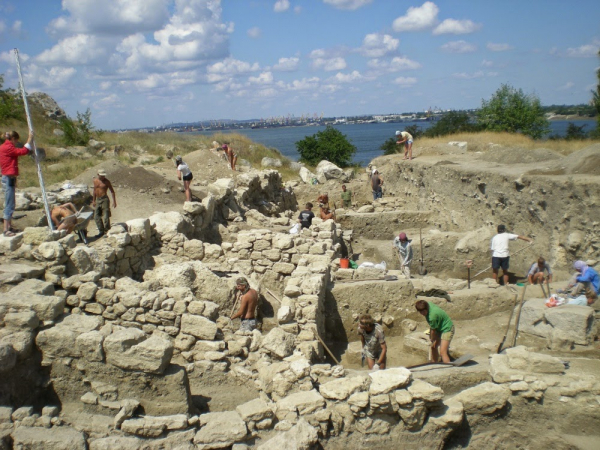 Київ проти Ермітажу: що відомо про головного «розкопника» античного Криму, заарештованого в Польщі Київ проти Ермітажу: що відомо про головного «розкопника» античного Криму, заарештованого в Польщі