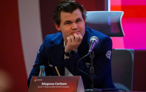Магнус Карлсен стає чемпіоном зі швидких шахів