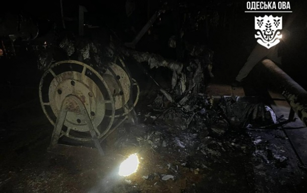 Росіяни атакували портову інфраструктуру Одещини: виникла пожежа на судні