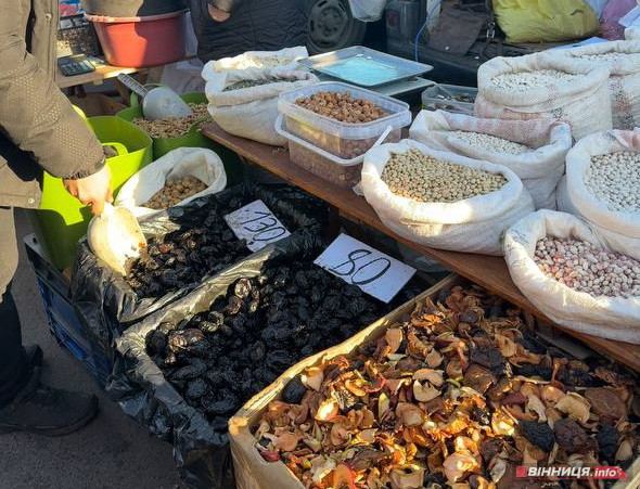 Атмосфера та ціни на вінницькому базарі: у скільки обійдеться святковий стіл 2025