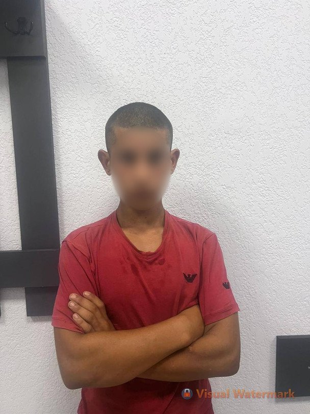 Як додав місцевий журналіст Віталій Глагола, у залі суду постраждала жінка плакала, але сказала, що задоволена вироком. 4