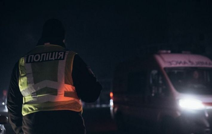 В киевском метро мужчина напал на пассажиров с ножом: ранены двое человек