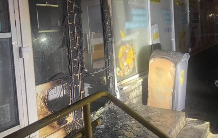 Считал, что помогает СБУ: в Киеве молодой человек поджег отделение «Укрпочты»