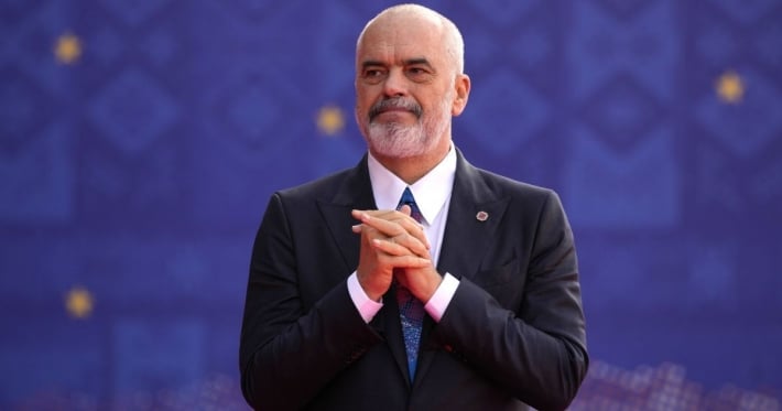 Беспорядки в Албании: офис премьера забросали «коктейлями Молотова»