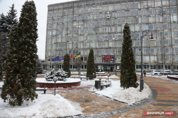 Гірки, санчата й дитячий сміх: фоторепортаж у Вінниці