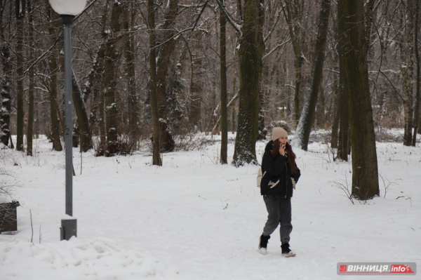 Гірки, санчата й дитячий сміх: фоторепортаж у Вінниці