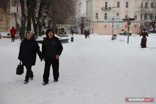 Гірки, санчата й дитячий сміх: фоторепортаж у Вінниці