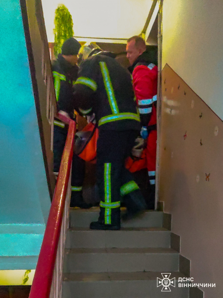 Жінка лежала у ванній і потребувала допомоги: сусіди врятували вінничанку Жінка лежала у ванній і потребувала допомоги: сусіди врятували вінничанку