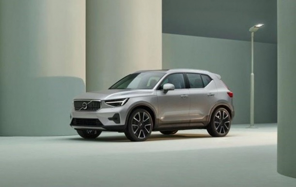 Volvo відкликає понад 413 тисяч кросоверів XC40