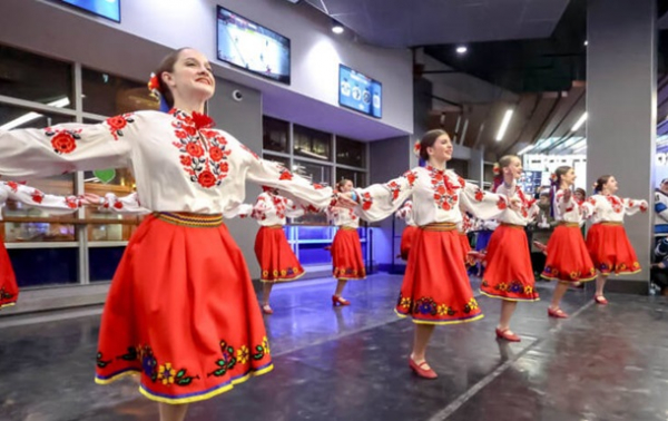 Хокеїсти в Канаді присвятили гру українцям Хокеїсти в Канаді присвятили гру українцям