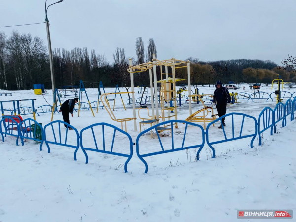 Як вінничани на Водохреща у крижану ополонку пірнали: фото з різних куточків міста