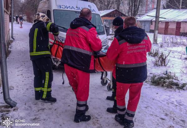 Жінка лежала у ванній і потребувала допомоги: сусіди врятували вінничанку Жінка лежала у ванній і потребувала допомоги: сусіди врятували вінничанку