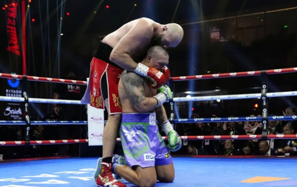 Ф&rsquo;юрі тепло привітав Усика з днем народження