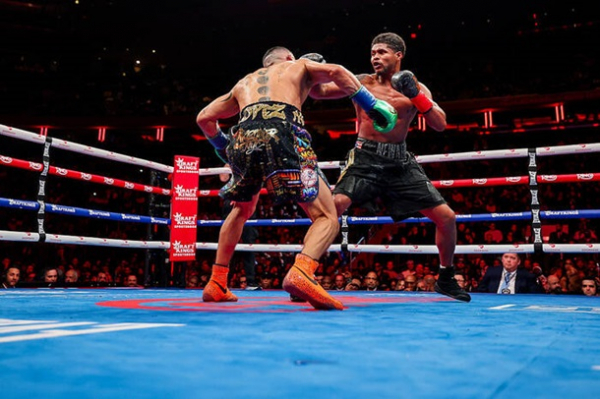 Шакур впевнено переміг Теофімо і забрав титул у першій напівсередній вазі Шакур впевнено переміг Теофімо і забрав титул у першій напівсередній вазі