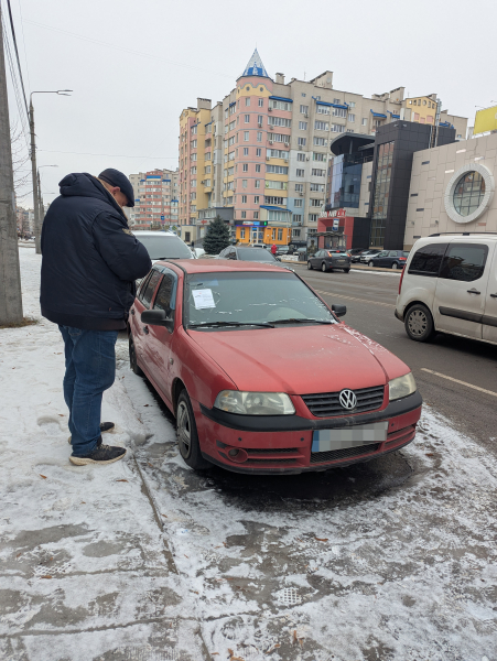 У Вінниці авто, що довго стоять без &laquo;руху&raquo;, забиратимуть на спецмайданчик