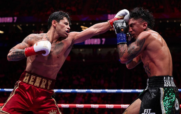 Повна перевага Гарсії у бою з Барріосом - відео Повна перевага Гарсії у бою з Барріосом - відео