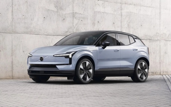 Volvo відкликає понад 40 тисяч електрокарів через ризик займання батарей Volvo відкликає понад 40 тисяч електрокарів через ризик займання батарей