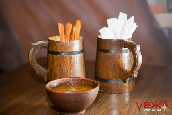 Що спробувати у Вінниці: 10 локальних страв від копченої вишні до пивної юшки