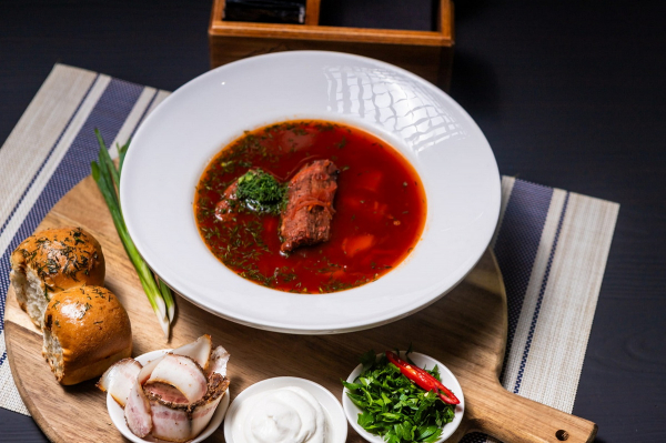 Що спробувати у Вінниці: 10 локальних страв від копченої вишні до пивної юшки